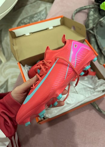 Pembe Bağcıklı Erkek Futbol Ayakkabısı - Görsel 2