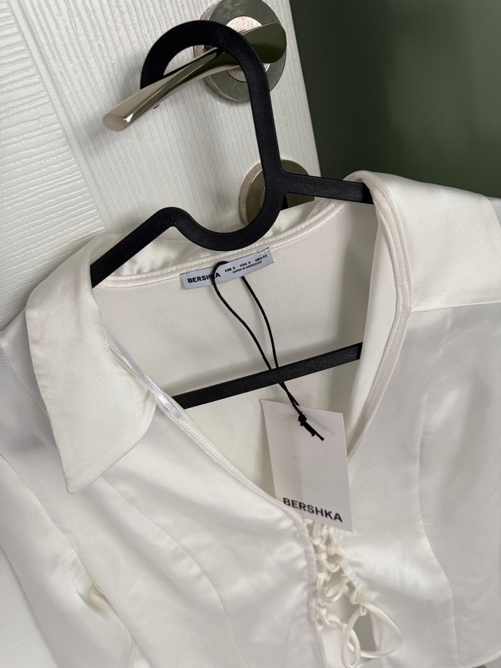 Düğmeli Beyaz Mini V Yaka Kadın Gömlek - Görsel 2