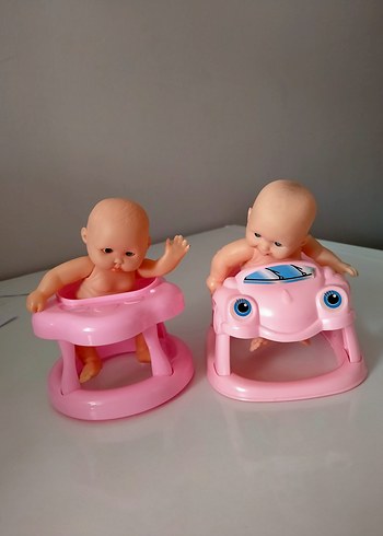 yürüteçli ikiz bebekler