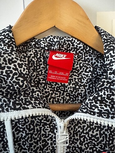 xs Beden Nike Rüzgarlık