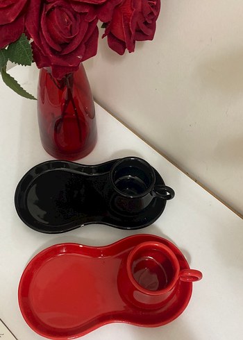 Kırmızı ve Siyah Seramik Fincan Takımı