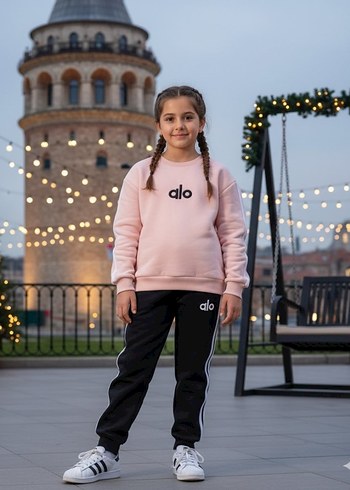 Renkli Baskılı Pembe Sweatshirt ve Siyah Eşofman - Görsel 2