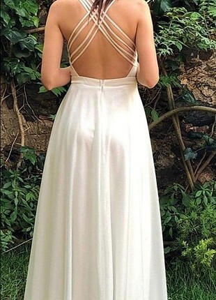 Zara Beyaz uzun elbise sırt detaylı