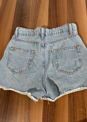 Yırtık Detaylı Mavi Mini Denim Şort - Görsel 2