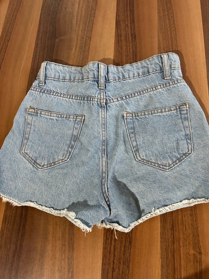 Yırtık Detaylı Mavi Mini Denim Şort - Görsel 2