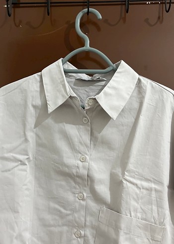 Düğmeli Beyaz Keten Uzun Kollu Gömlek - Görsel 3