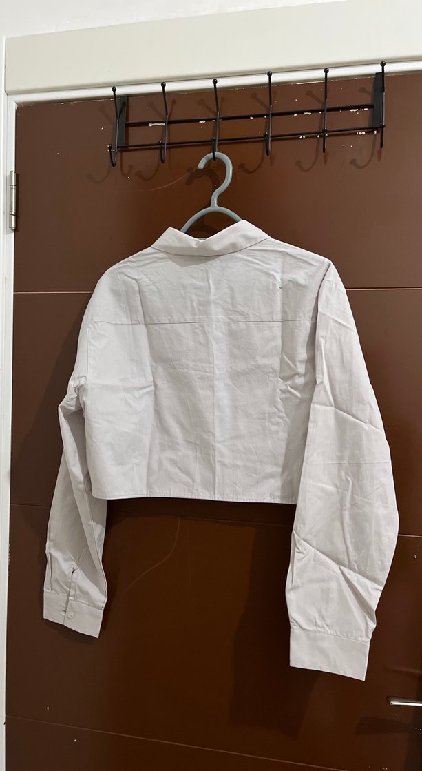 Düğmeli Beyaz Keten Uzun Kollu Gömlek - Görsel 4