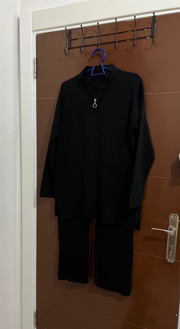 Siyah Yüksek Yakalı Örgü Kadın Kazak - Görsel 2