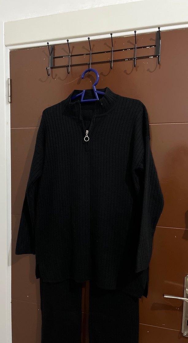 Siyah Yüksek Yakalı Örgü Kadın Kazak - Görsel 3