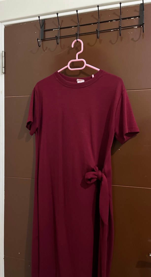 Bordo Dökümlü Kadın Uzun Elbise - Görsel 3