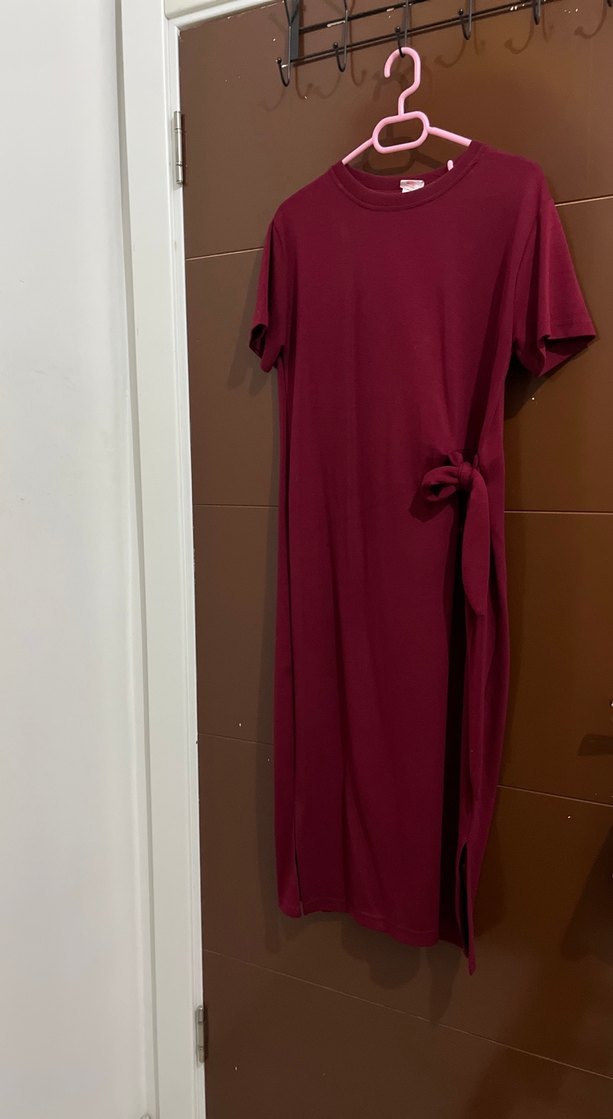 Bordo Dökümlü Kadın Uzun Elbise - Görsel 2