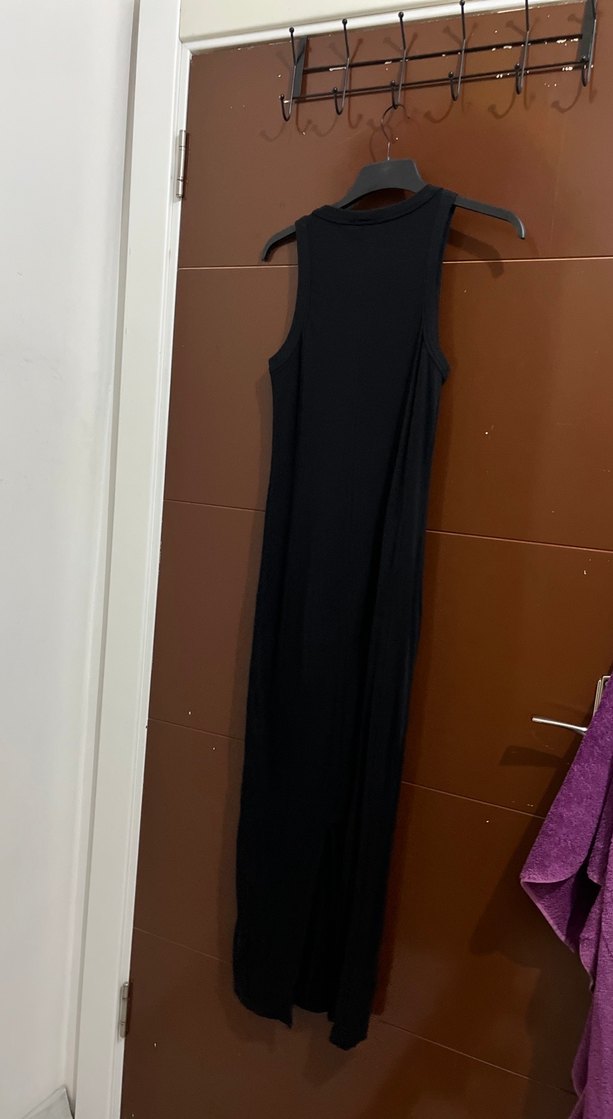 Siyah Yüksek Yakalı Uzun Kolsuz Elbise - Görsel 4