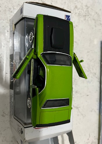 Parlak Yeşil Oyuncak Araba 1:32 Ölçek - Görsel 7