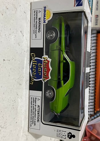 Parlak Yeşil Oyuncak Araba 1:32 Ölçek - Görsel 3
