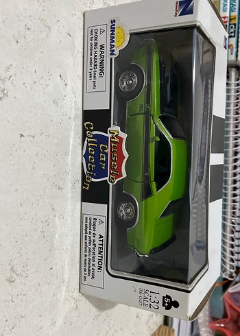 Parlak Yeşil Oyuncak Araba 1:32 Ölçek - Görsel 2