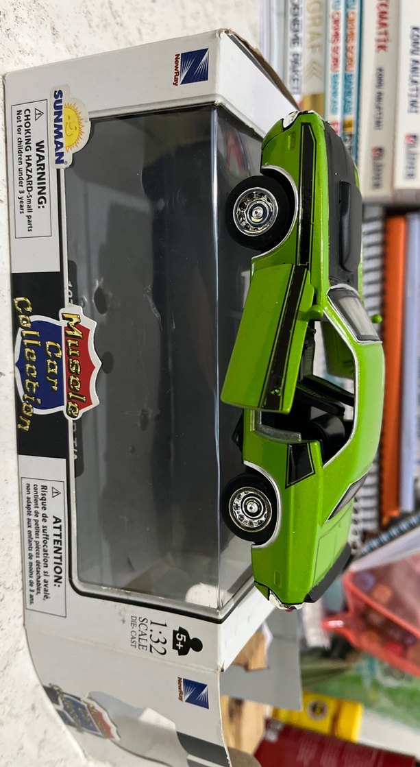 Parlak Yeşil Oyuncak Araba 1:32 Ölçek - Görsel 5