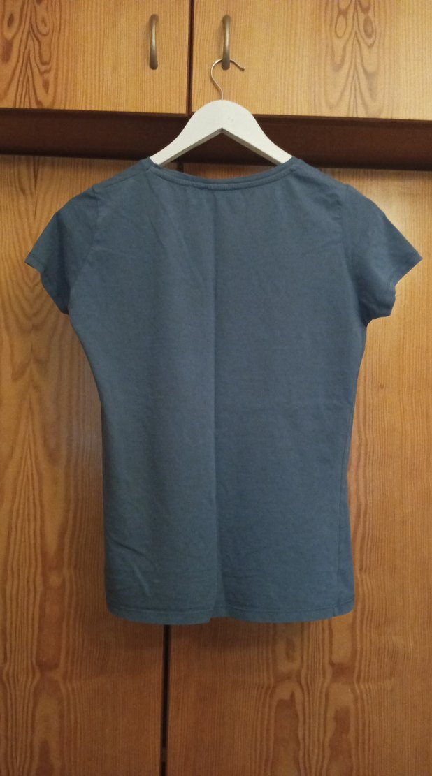 Mavi V Yaka Baskılı Tişört - Görsel 4