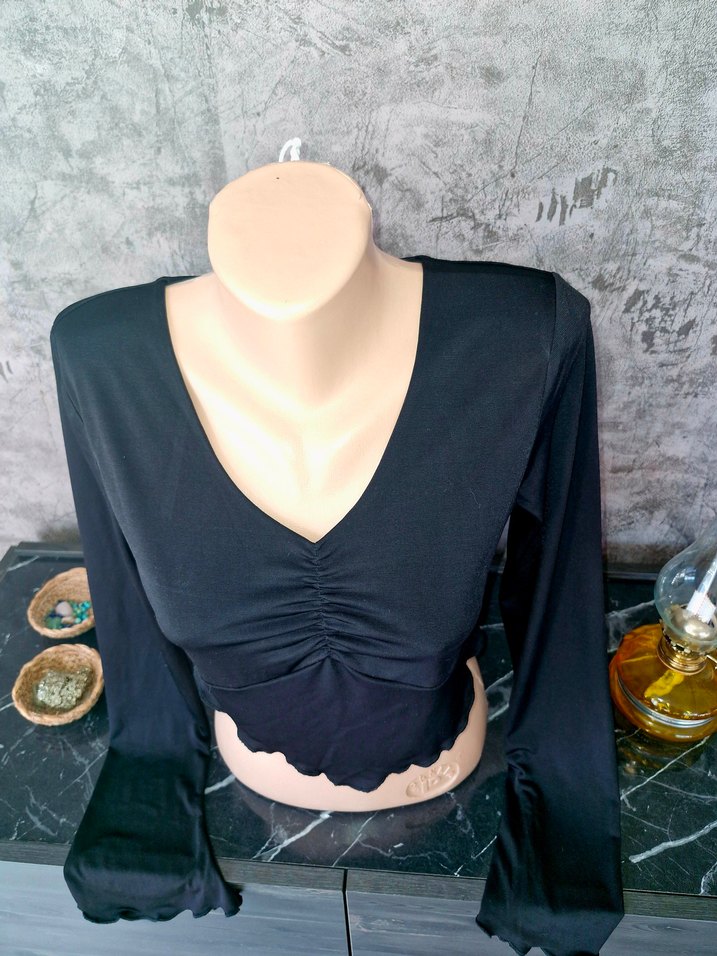 Drapeli Siyah V Yaka Gotik Sırtı Açık Mini Bluz - Görsel 2