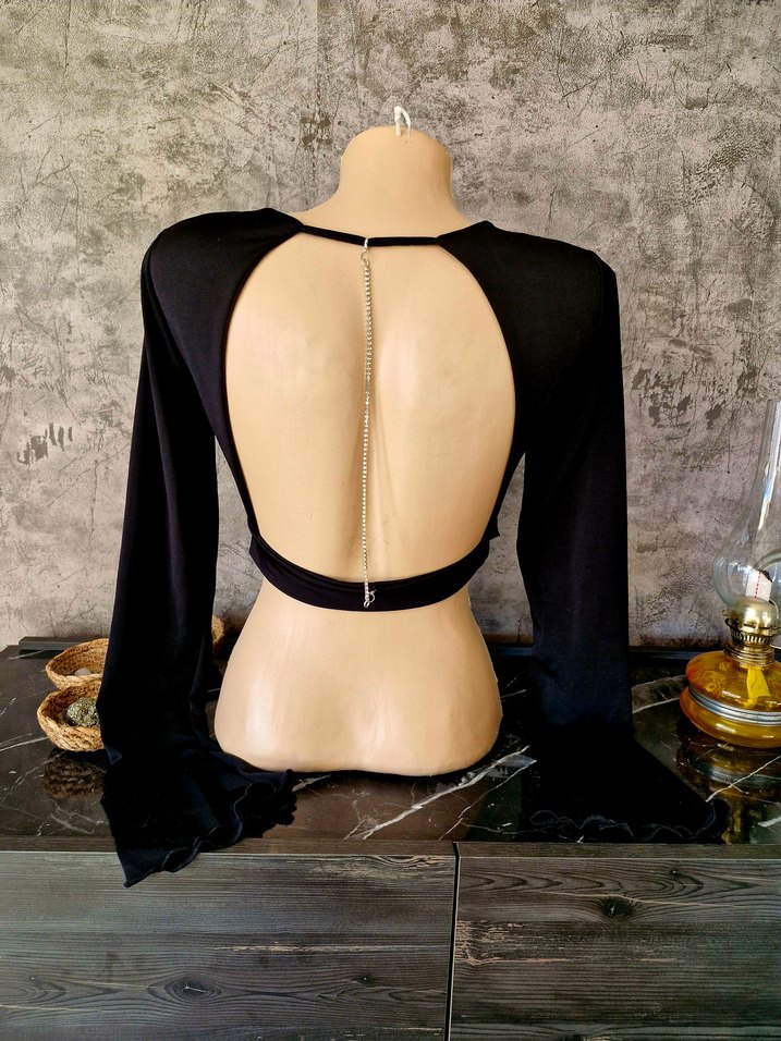 Drapeli Siyah V Yaka Gotik Sırtı Açık Mini Bluz - Görsel 4