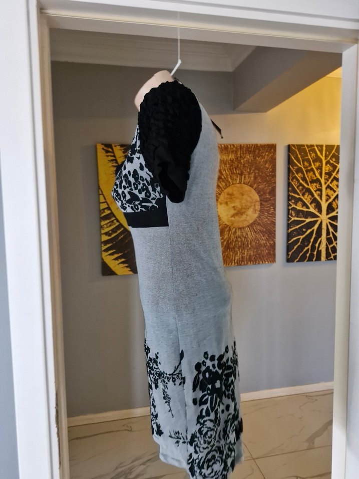 Gri V Yaka Dantel Detaylı Kalem Elbise - Görsel 3