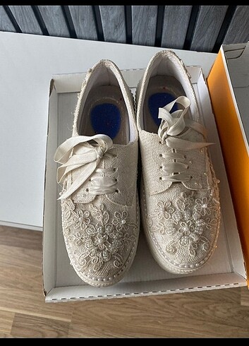 Gelin spor ayakkabısı  - Görsel 2