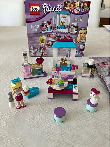 Lego friends stephanie?s friendship cake