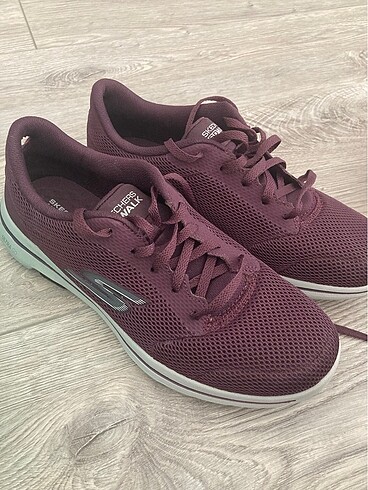 Skechers
