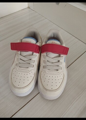 28 Beden beyaz Renk Puma unisex çocuk spor ayakkabısi