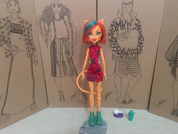 Monster High ?Acayip Gezi Serisi? Toralei Stripe
