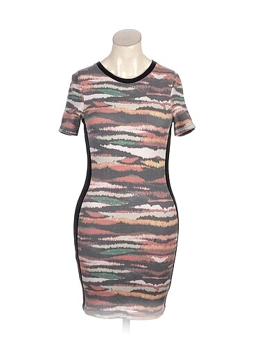 PreLoved Kısa Elbise %70 İndirimli.