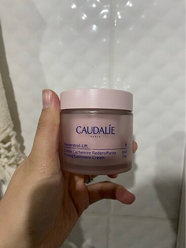 Caudalie resveratrol lift krem