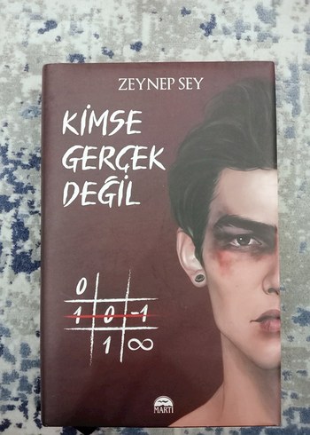 Kimse Gerçek Değil - Zeynep Sey