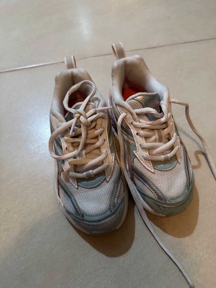 Beyaz Bağcıklı - Görsel 2