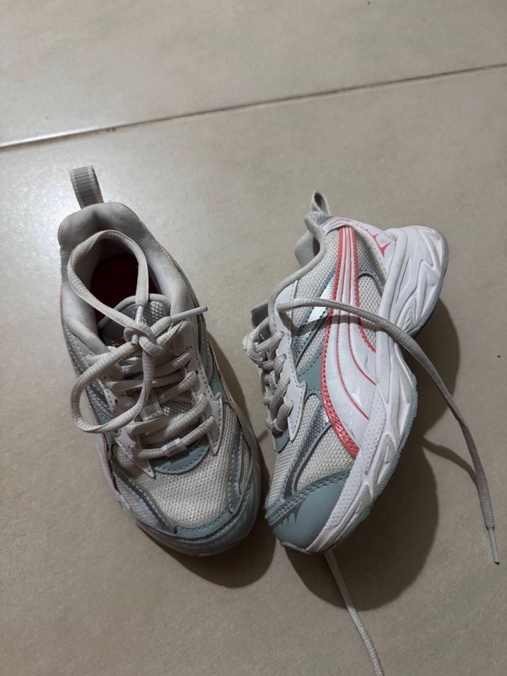 Beyaz Bağcıklı - Görsel 4