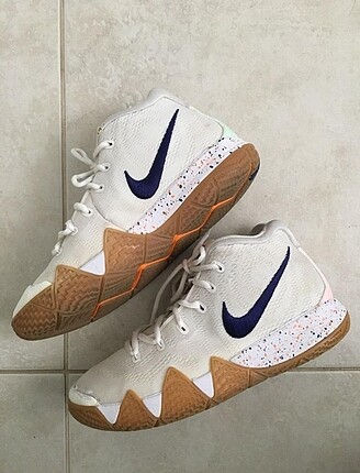 Nike Kyrie 4