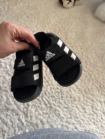 Tombiş ayak dostu adidas sandalet