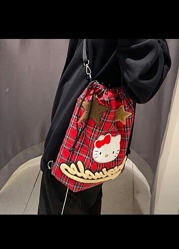 Beden ????Hello Kitty kirmizi ekoseli sirt canta