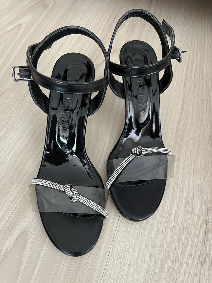 Siyah Topuklu Ayakkabı - Görsel 2