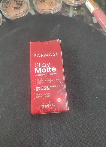 Farmasi Stat matte 01