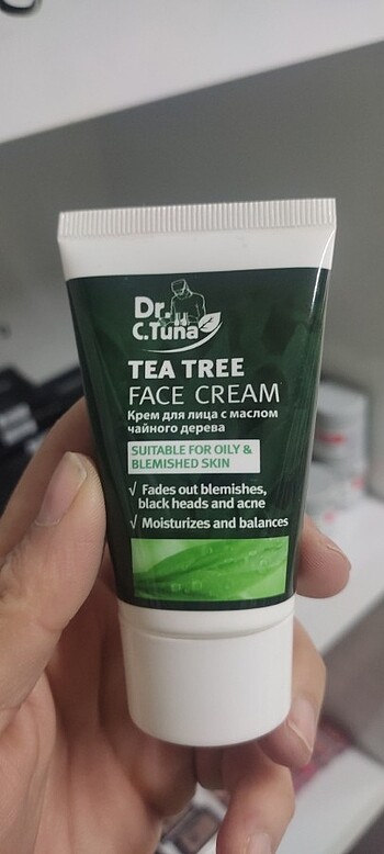 Farmasi Çay ağacı kremi 