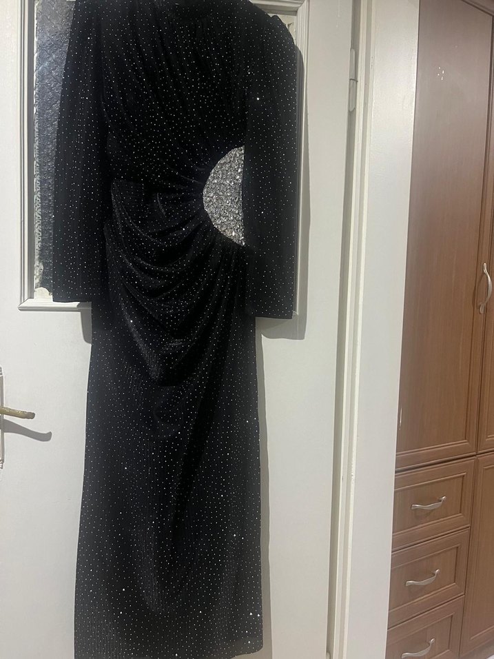 Uzun Siyah Drapeli V Yaka Abiye Elbise - Görsel 2