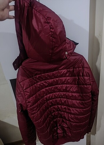 l Beden Kırmızı kapüşonlu şişme mont