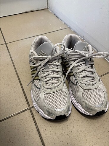 Adidas spor ayakkabı
