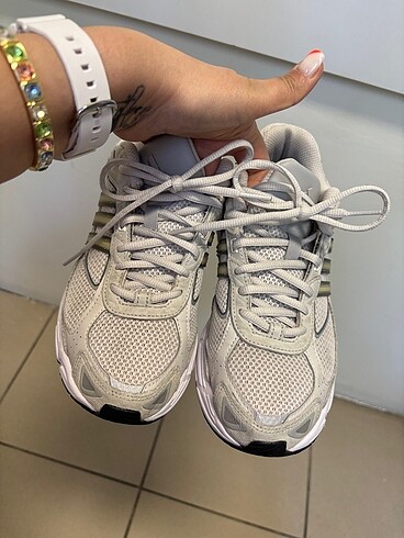 38 Beden gri Renk Adidas spor ayakkabı