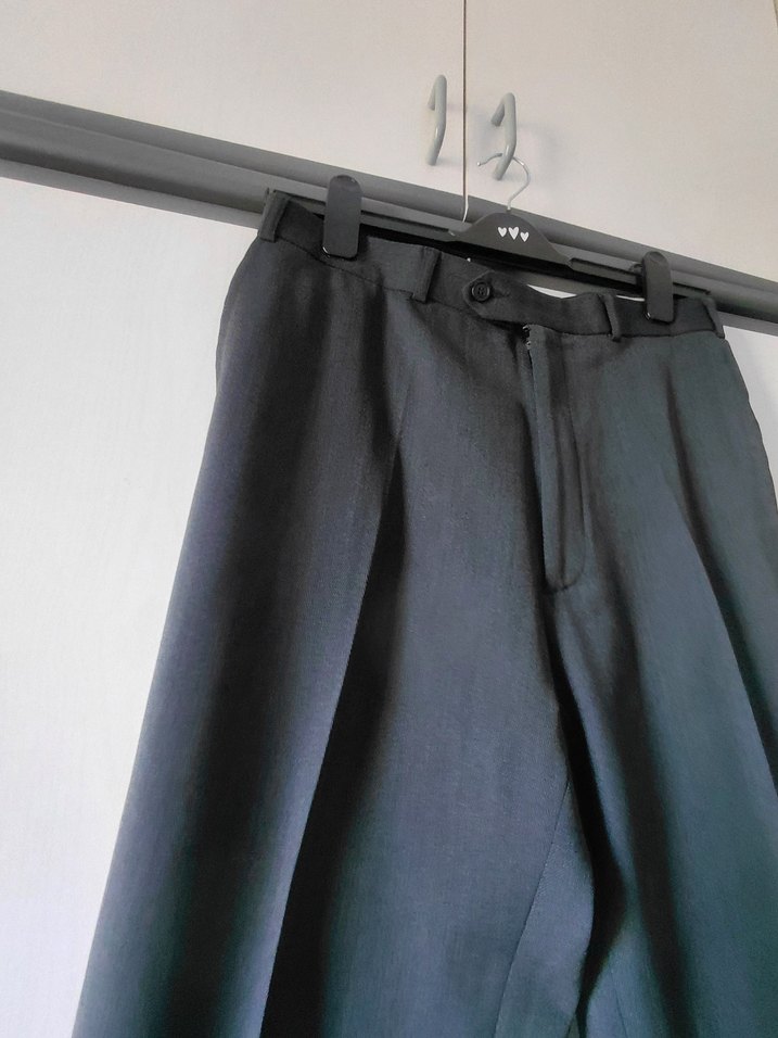 Şık ve Rahat Siyah Kumaş Pantolon — görsel 3/5