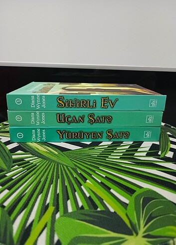  Yürüyen şato - sihirli ev - uçan şato 3 kitap set cilti