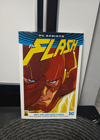 The Flash Cilt 1 - Aynı Yere Düşen Yıldırım