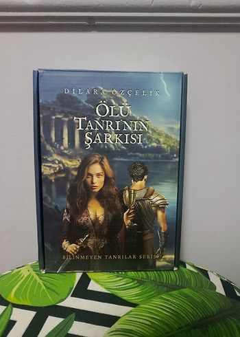 Ölü Tanrının Şarkısı - Dilar Özçelik