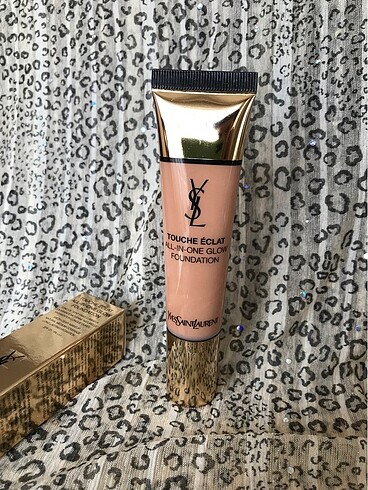 YSL touche eclat all in one glow fondöten BR30 cool almond