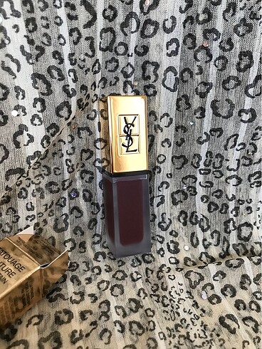 YSL tatouage couture matte stain 30 outrageous red mat likit ruj